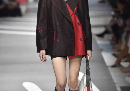 Prada: культовые вещи бренда, которые стоит иметь в гардеробе
