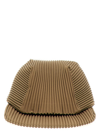 Pleated baseball cap