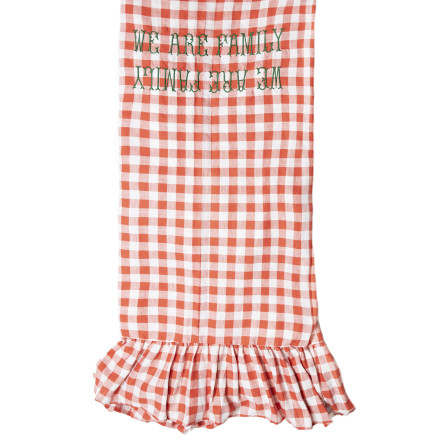 'We are a family' linen