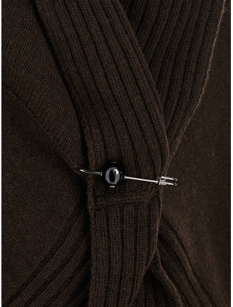 Brooch cardigan #
