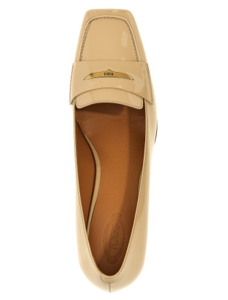 Patent leather pumps #