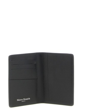 'Stitching' card holder #