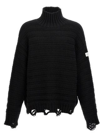 Destroyed ribbed sweater