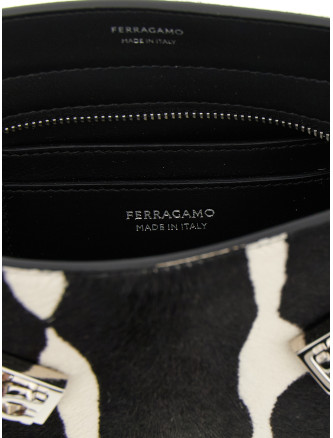 Клатч FERRAGAMO 'Hug CB E/W' (789618KASBABIANCONERO) #