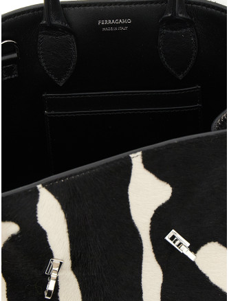 Ручная сумка FERRAGAMO 'Hug (XS)' (789606KASBABIANCONERO) #