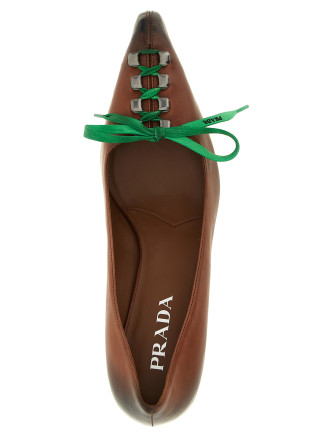 Каблуки средней высоты PRADA Leather pumps with laces (1I612OFA055V69F0324) #