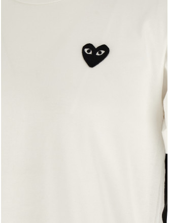 Футболка COMME DES GARÇONS PLAY T-Shirt with heart patch (AXT3530511) #